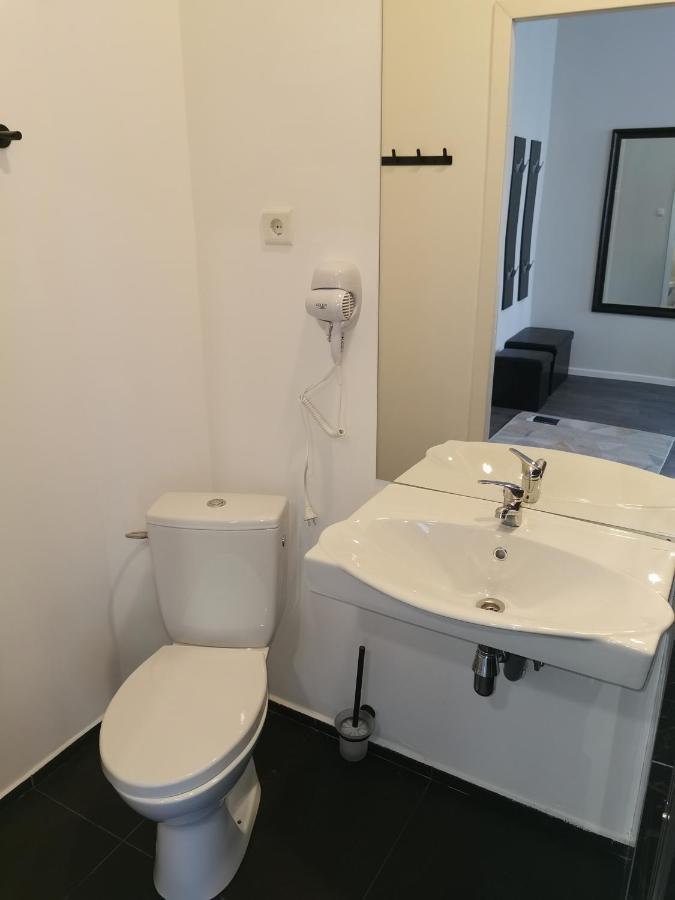 Central Hotel With Free Parking Riga Exterior photo