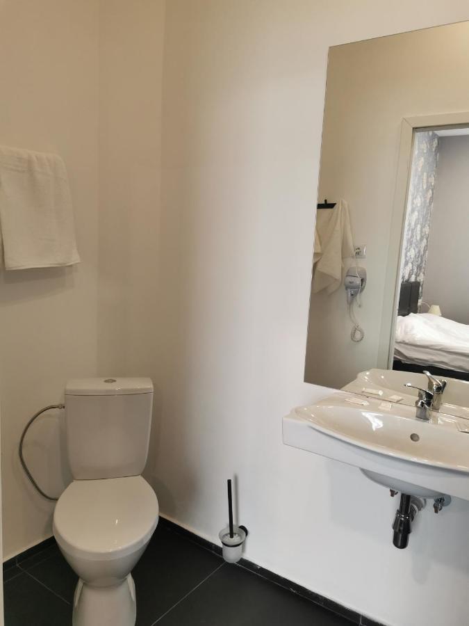 Central Hotel With Free Parking Riga Exterior photo