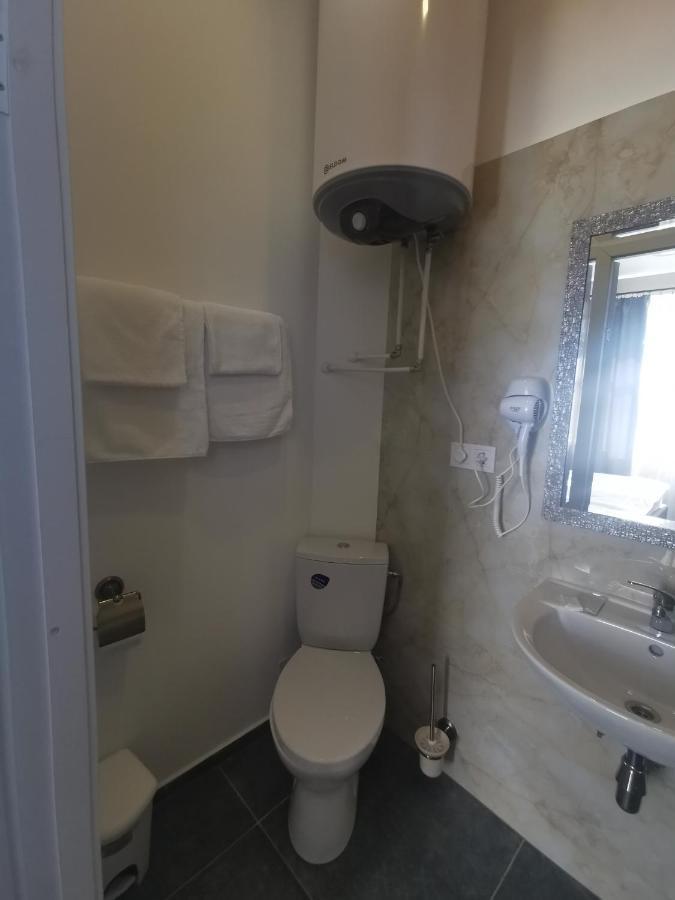 Central Hotel With Free Parking Riga Exterior photo