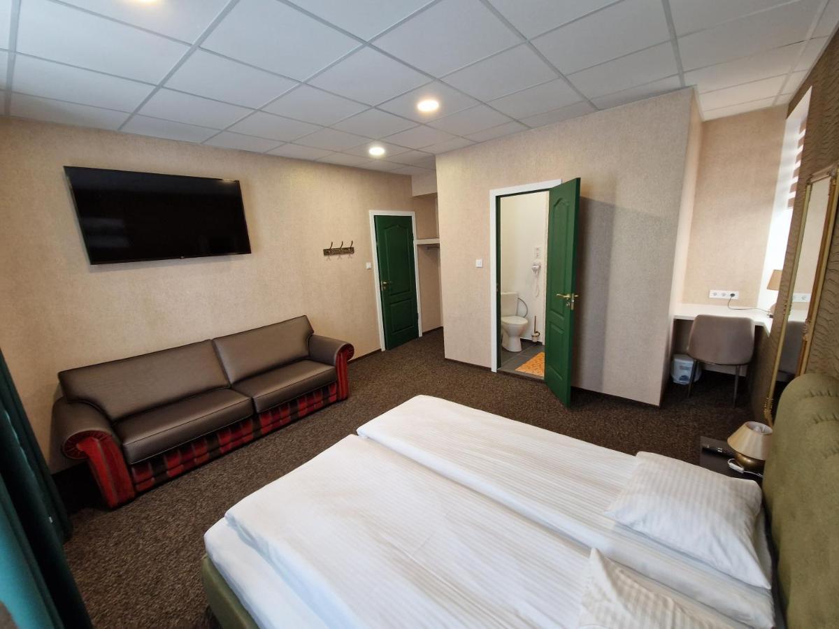 Central Hotel With Free Parking Riga Exterior photo